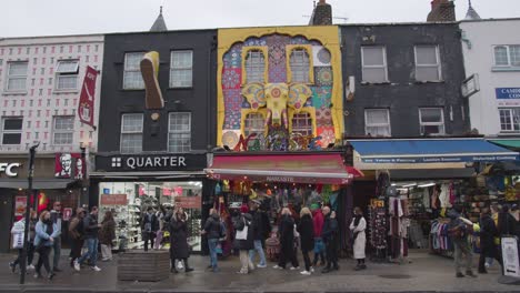 Außenansicht-Des-Namaste-Indian-Store-In-Der-Camden-High-Street-Im-Norden-Londons,-Großbritannien-1