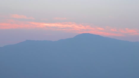 momentos antes del impresionante amanecer en bisle ghat ka india