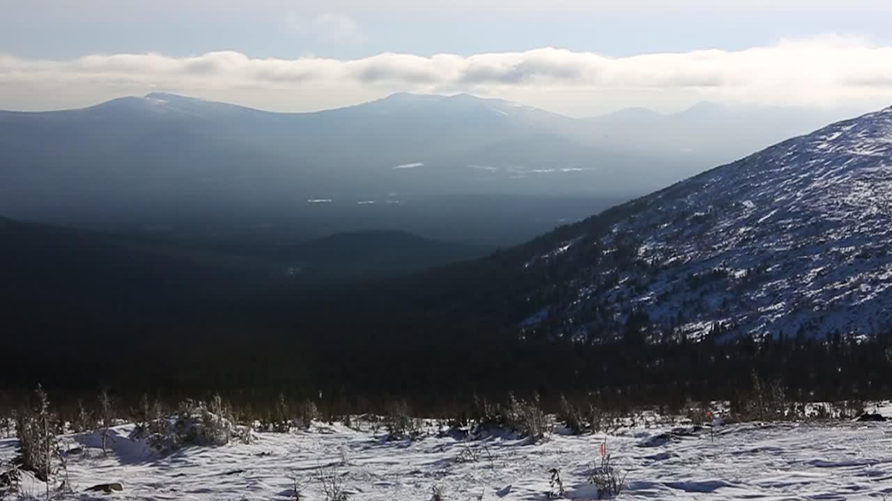 снежный горный ландшафт