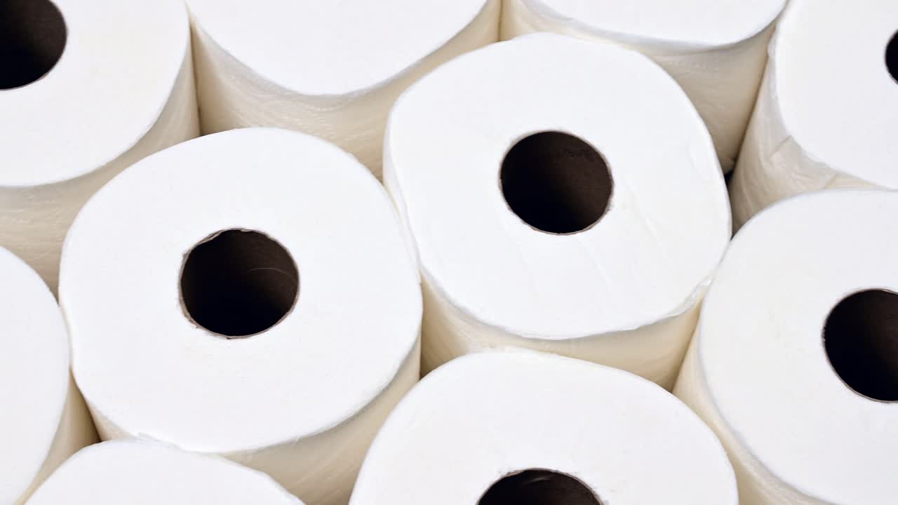 近距離拍攝廁紙供應的拍攝