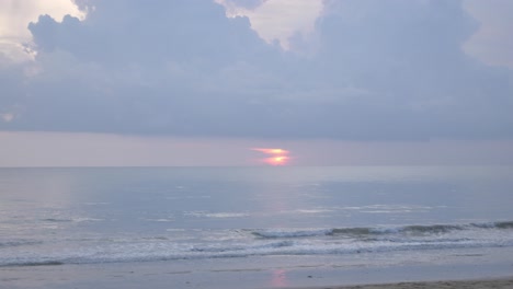 Hora-De-La-Puesta-Del-Sol-De-La-Playa-Natural-Del-Paisaje-Marino-Con-El-Mar