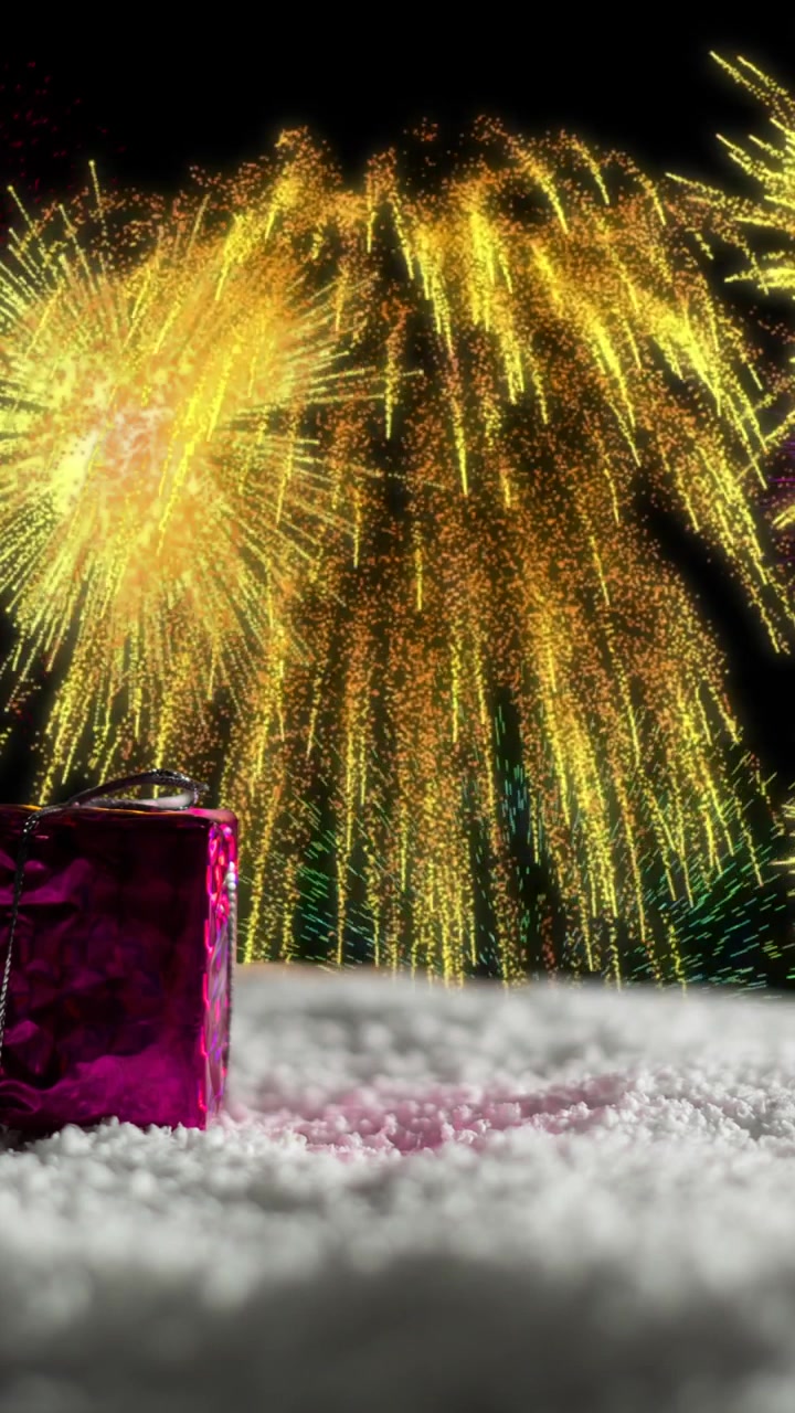 Animazione di regalo di Natale nella neve e fuochi d'artificio gialli che esplodono nel cielo notturno.