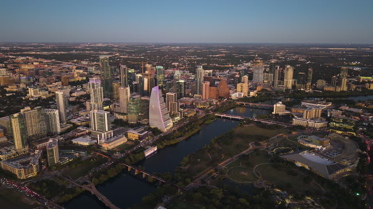 오스틴 시내의 시내 풍경을 내려다보는 넓은 공중 풍경, 텍사스, 미국
