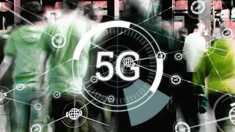 texto 5g a través de una red de conexiones contra personas que caminan por la calle