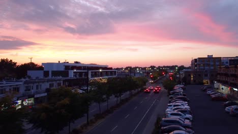 Antenne-Montreal,-Quebec-Kanada-Goldene-Stunde-über-Straße-Mit-Wenig-Verkehr