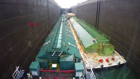 TUG-BOAT-TIME-LAPSE-INSIDE-BONNIEVIEW-DAM