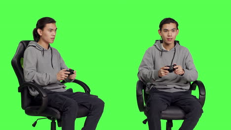 un tipo asiático jugando a videojuegos.