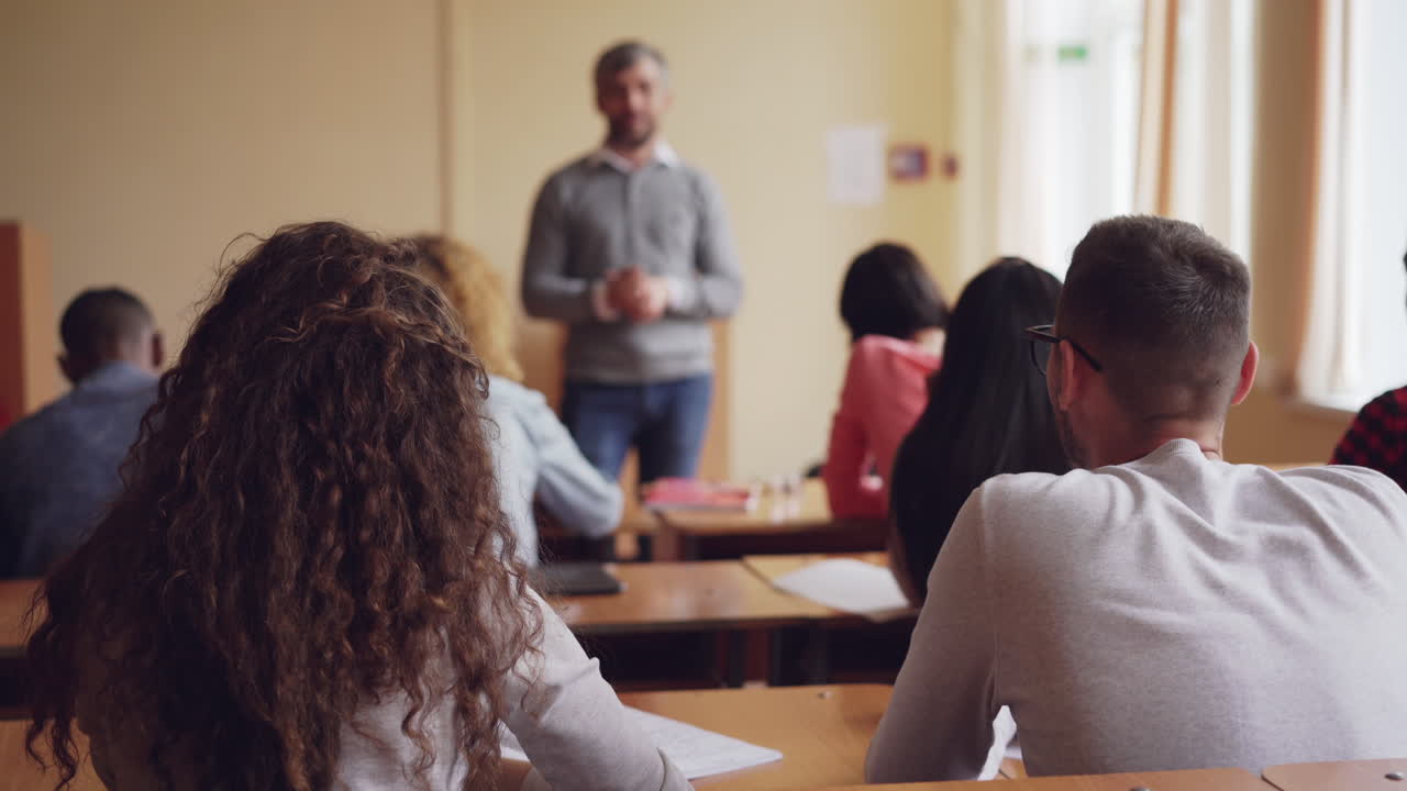 estudiantes en un entorno de aula
