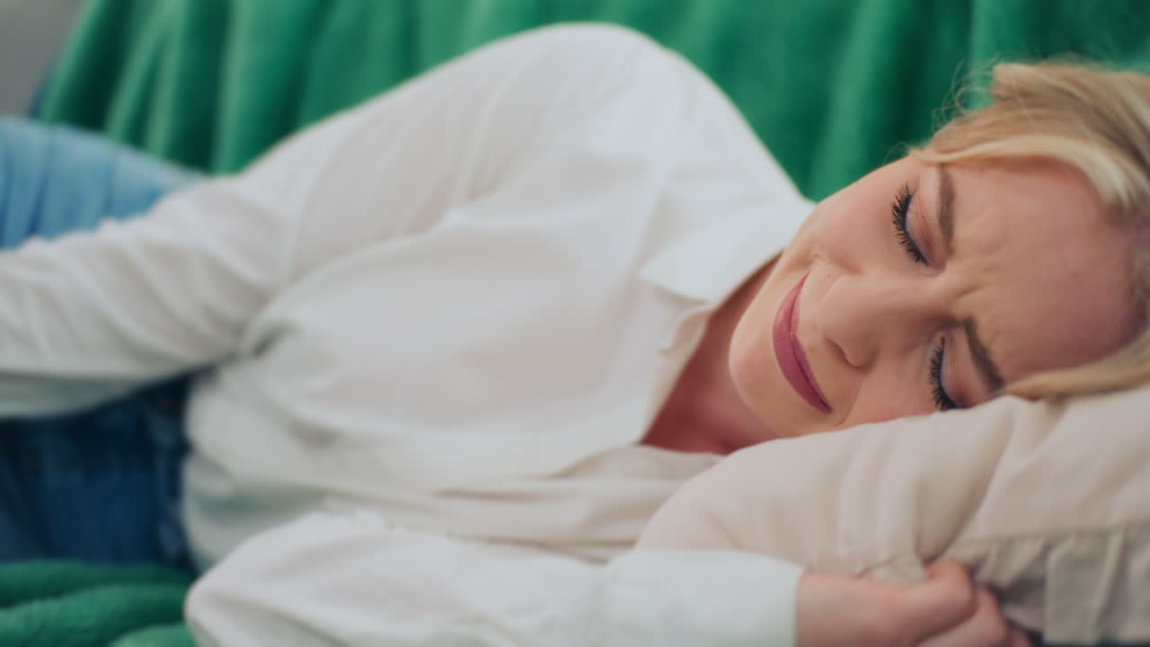 la tristeza en los ojos de la mujer