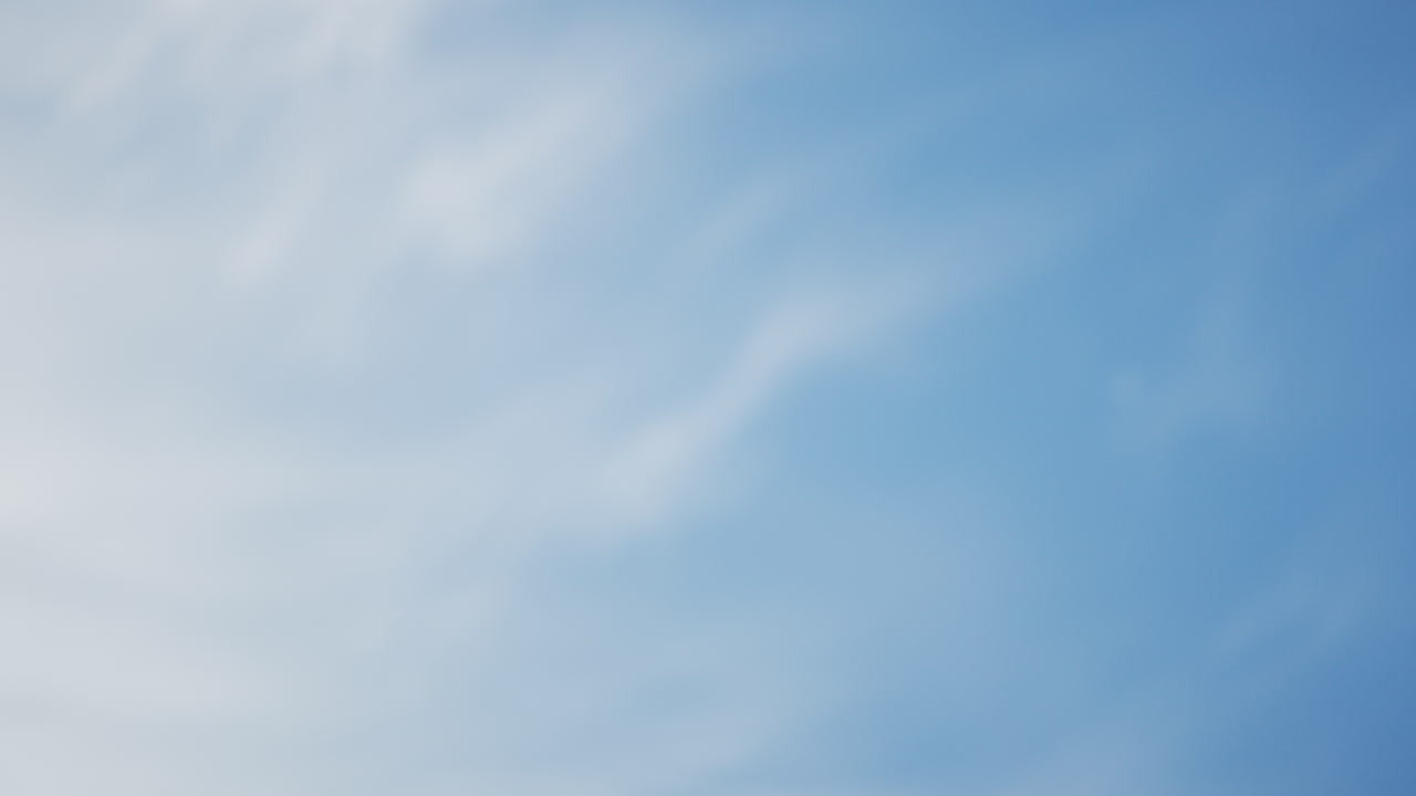 두 명의 인식할 수 없는 운동선수들이 뛰어넘고 있습니다.