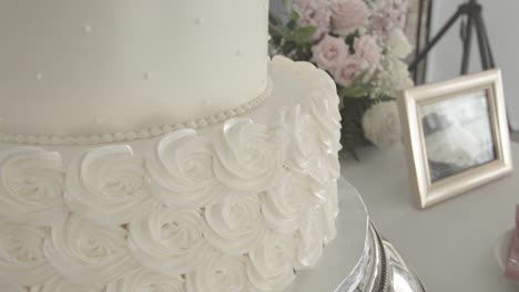 close-up of the base of the wedding cake in a detail of roses