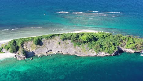 Fliegende-Drohne-über-Der-Wunderschönen-Insel-Am-Ngwe-Saung-Beach,-Myanmar,-Asien