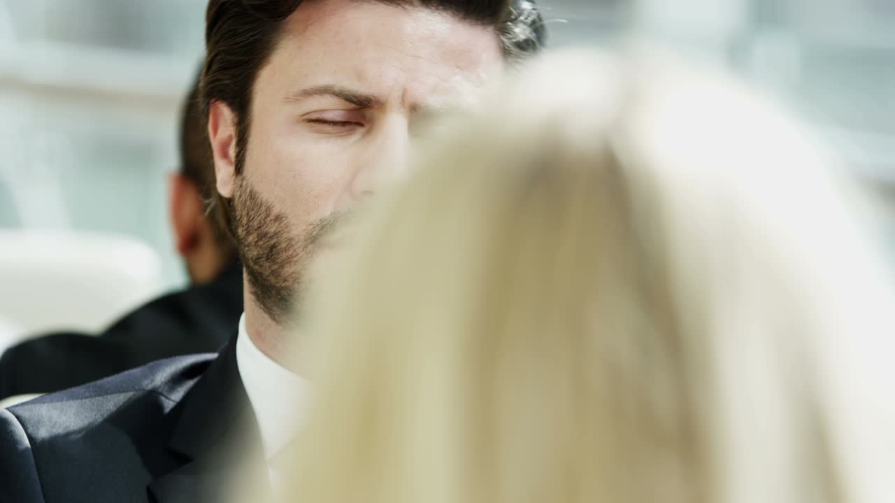 다민족 기업 경영자들과의 비즈니스 회의