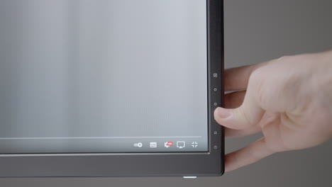 ajuste de la configuración y las entradas del monitor