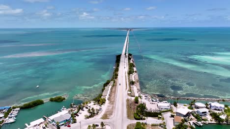 Puente-Largo-Aéreo-Y-Autopista-En-Los-Cayos-De-Florida.