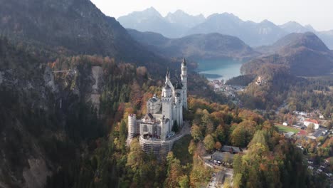 Castillo-De-Neuschwanstein-En-Otoño-|-4k-D-log:-Perfecto-Para-Gradación-De-Color