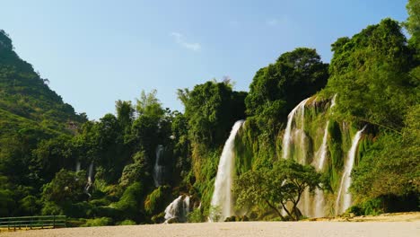 cascada de gioc en cao bang, vietnam sin gente