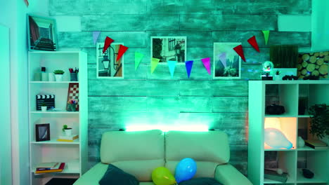 habitación con nadie en ella decorar para la fiesta