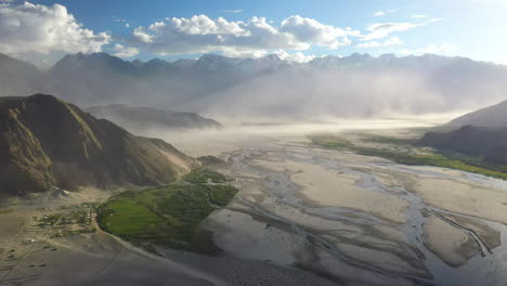 Drone,-Valle-De-Skardu-Ubicado-En-Gilgit-baltistán,-Pakistán