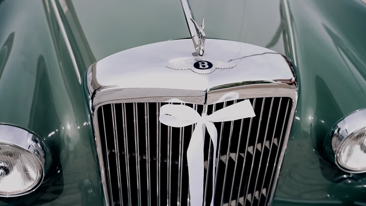 빈티지 자동차의 앞 회전