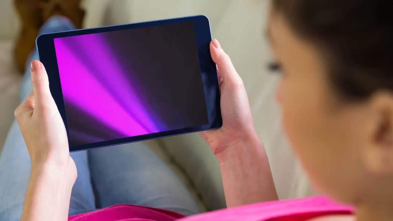 animación digital del diseño de animación púrpura en la tableta digital 4k