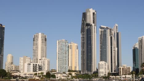 time-lapse de un horizonte de la ciudad a través de un día