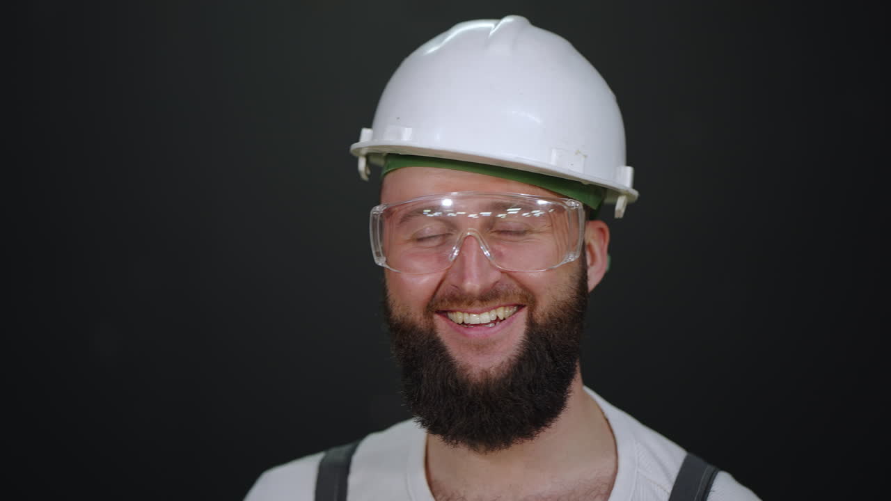 trabajador de la construcción sonriente