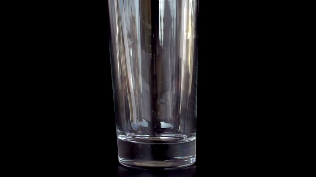 슬로우 모션 맥주 00