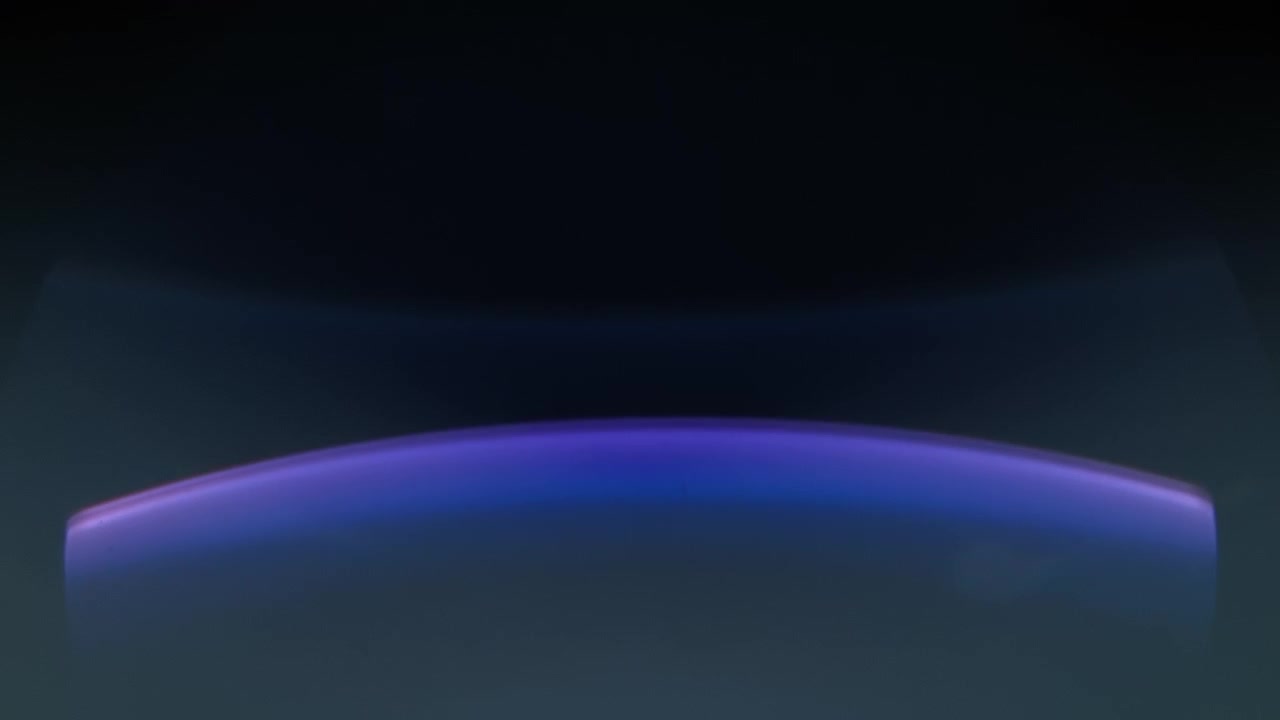 Sovrapposizione di lens flare blu e viola in slow motion