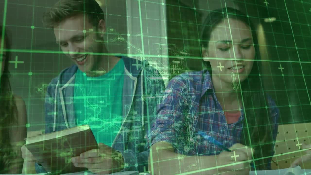 animación de procesamiento de datos y formas sobre estudiantes caucásicos felices escribiendo en cuadernos.