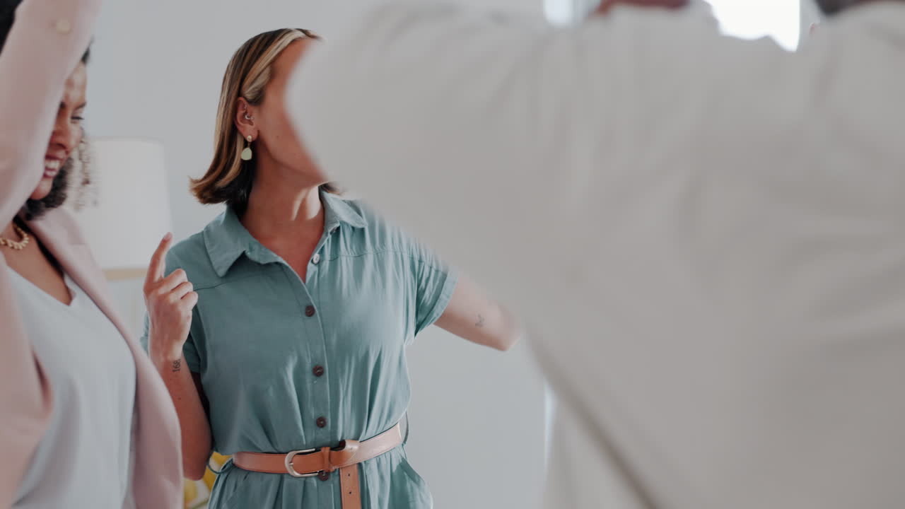 춤, 미소, 그리고 재미있는 사업가들