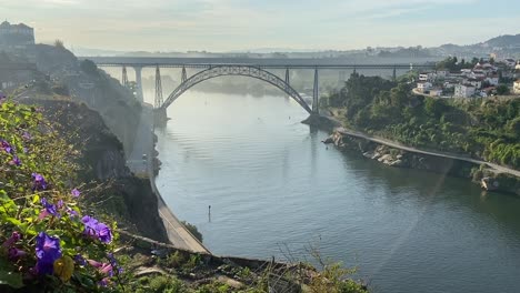 toma fija del impresionante paisaje urbano de oporto, portugal