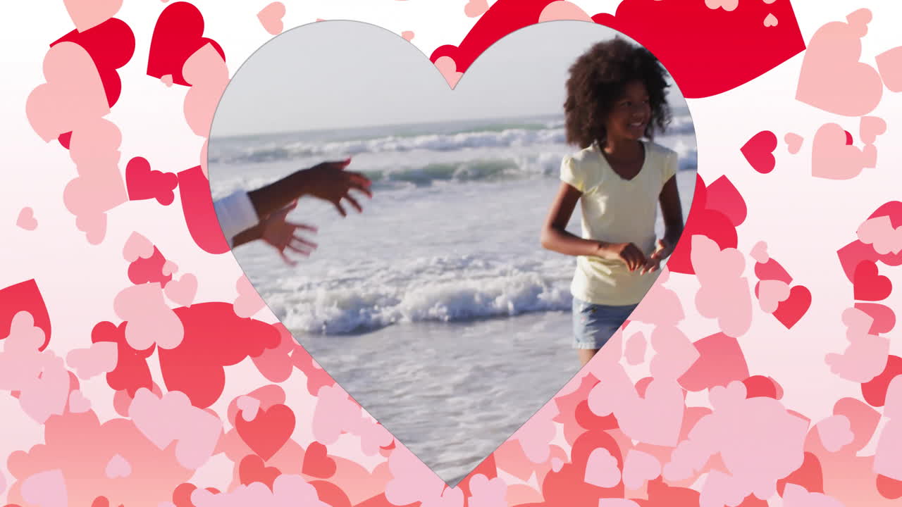 해변에서 놀고 있는 아이들의 심장 모양의 애니메이션