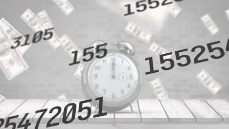 animazione di numeri che ticcavano sopra banconote di dollari volanti e sveglia sul tavolo