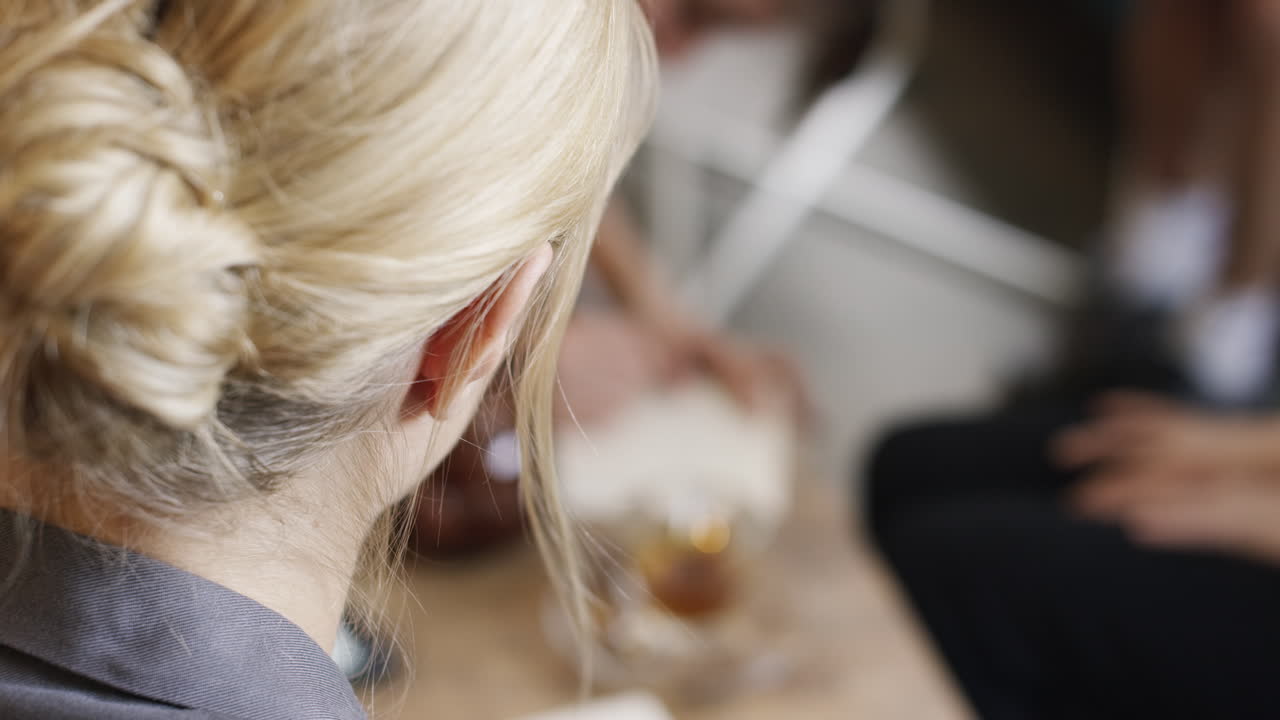 금발 여자 머리