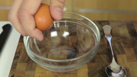 trying-to-crack-open-an-egg-and-breaking-the-yolk-by-accident,-failing-to-split-an-egg