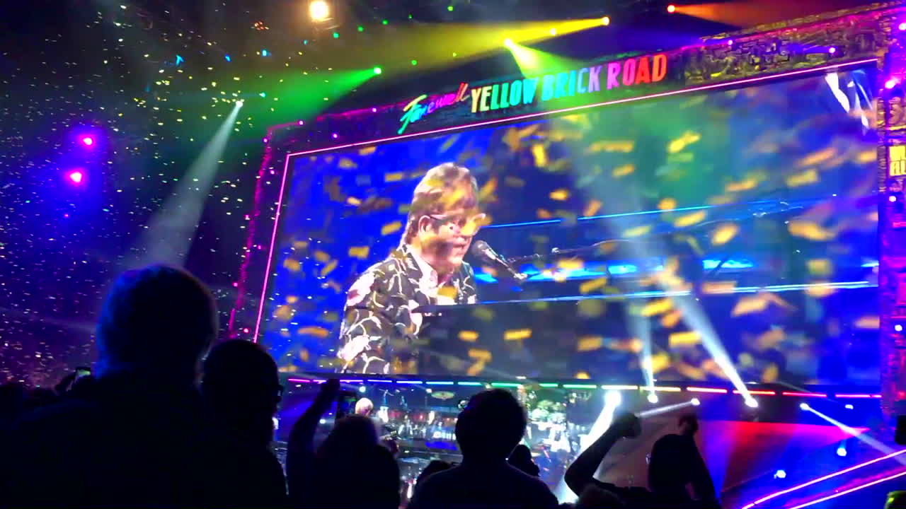 Sir Elton John performs his finale and encore at the Inglewood Forum in his final show in Los Angeles, California on his Farewell Yellow Brick Road Tour with confetti, February 2nd, 2019 1080p HD
