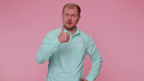 Tourist-stylish-man-in-shirt-showing-thumbs-up-and-nodding-in-approval,-successful-good-work