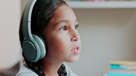 Niños,-Educación-Y-Auriculares-Con-Un-Estudiante