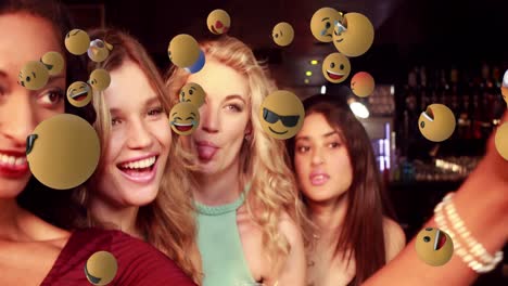 Emoji-Symbole-Mit-Freunden,-Die-Im-Hintergrund-Ein-Selfie-Machen,-4k