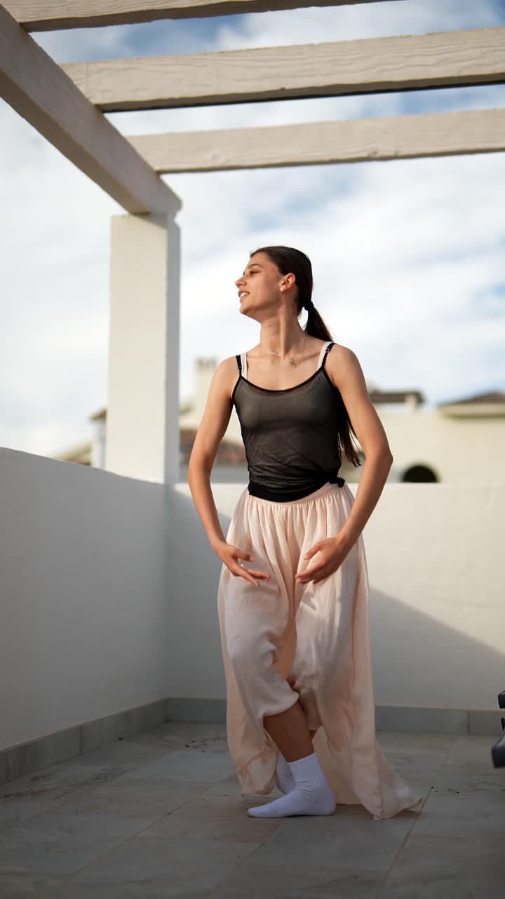 지붕 위 에 있는 발레 댄서