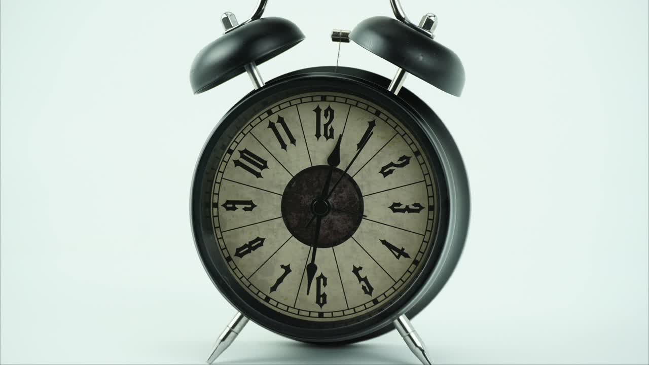 타임 스 블랙 알람 시계는 시간을 12 시로 표시합니다.