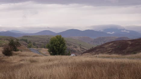 vistas regionales de nueva gales del sur cerca del mirador conmemorativo de la nube del sur en un día nublado