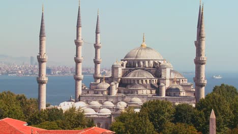 The-Blue-Mosque-in-Istanbul-Turkey