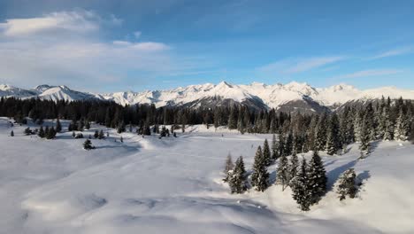 Hermosos-Alpes-Italianos-Durante-El-Invierno-Con-árboles-Llenos-De-Nieve-Y-Una-Increíble-Puesta-De-Sol