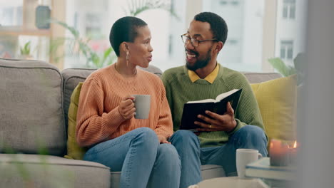 Kaffee,-Bibelstudium-Und-Entspannung-Mit-Einem-Schwarzen-Paar