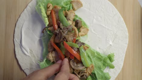 envoltura de pollo y verduras