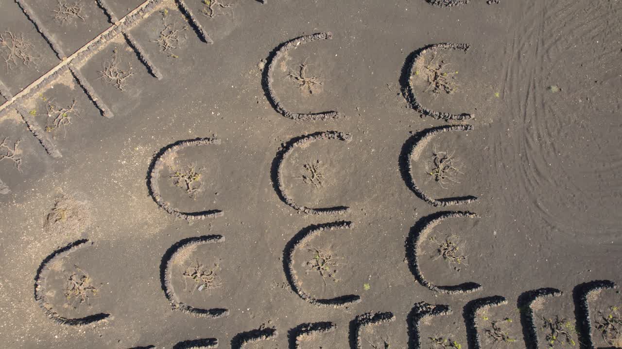 накладка на вулкан ла гериа, лансароте дорога на канарских островах