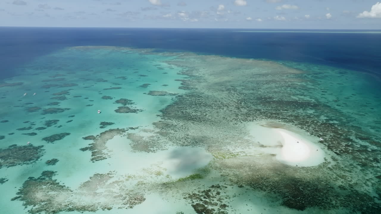 오스트레일리아 의 카이언스 해안 에 있는 라슬오프 케이 와 그 주변 의 그레이트 배리어 리프 의 전망
