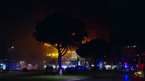 incendio nocturno en un edificio